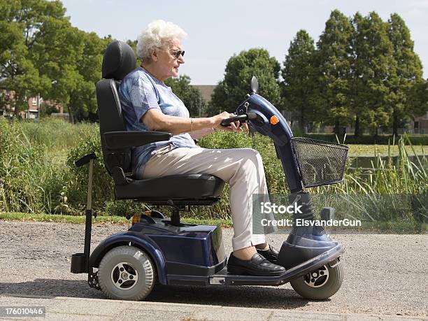 Ciclomotor Eléctrico Foto de stock y más banco de imágenes de Ciclomotor de movilidad - Ciclomotor de movilidad, Discapacidad física, 80-89 años