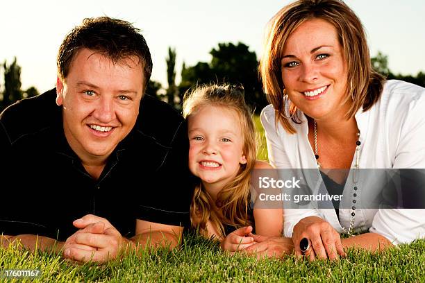 Glückliche Familie Stockfoto und mehr Bilder von Abenddämmerung - Abenddämmerung, Beide Elternteile, Drei Personen