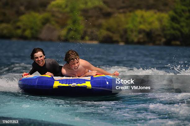 Extremo Desporto Aquático - Fotografias de stock e mais imagens de Boia - Insuflável - Boia - Insuflável, Desporto Aquático, Rebocar