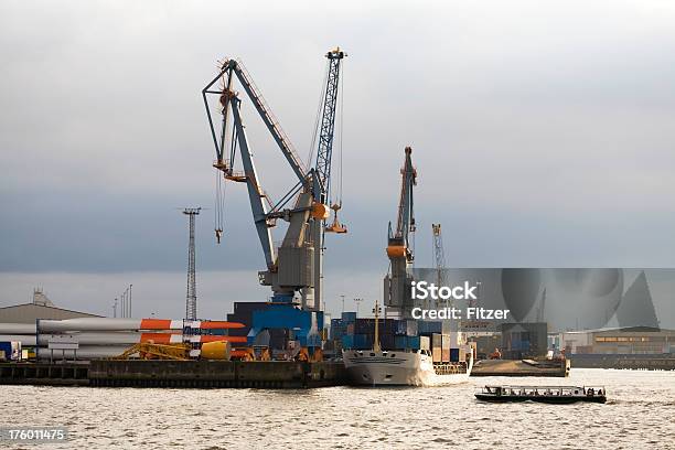 Beladen Der Behälter Schiff Hafen Hamburg Stockfoto und mehr Bilder von Abenddämmerung - Abenddämmerung, Baugewerbe, Bedeckter Himmel