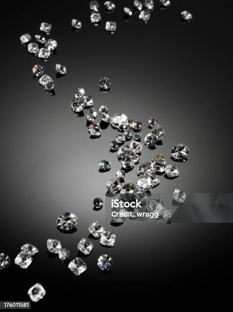 Verstreut Diamanten Stockfoto und mehr Bilder von Diamant - Diamant, Dunkel, Edelstein