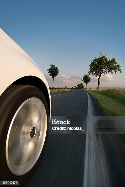 Driving Stockfoto und mehr Bilder von Am Rand - Am Rand, Asphalt, Auto