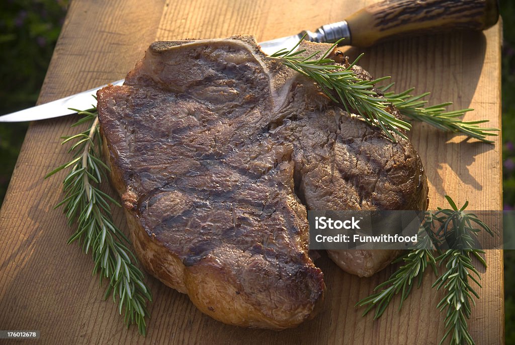 Grelhado Porterhouse, tira T-Bone de Churrasco Bife de Filete Mignon Jantar de Carne - Royalty-free Alecrim Foto de stock