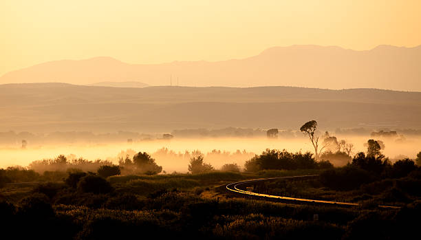 alba in montana - sunrise landscape bozeman montana foto e immagini stock