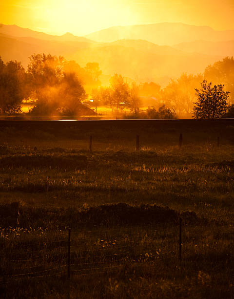 alba in montana - sunrise landscape bozeman montana foto e immagini stock