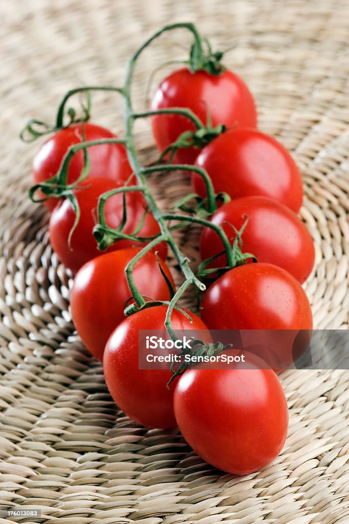 Pomodori ciliegini - Foto stock royalty-free di Pomodoro ciliegino