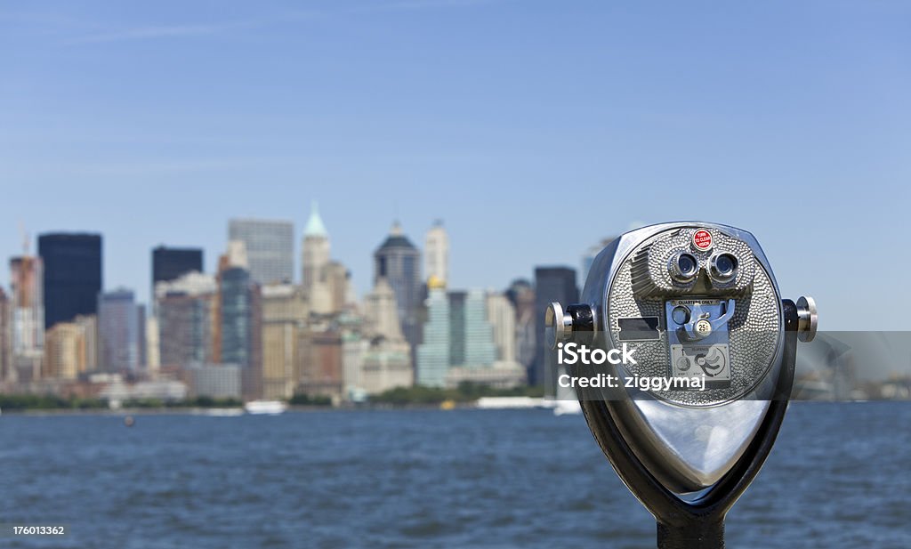 Edificios de la ciudad de Nueva York y telescopio turísticas - Foto de stock de Agua libre de derechos