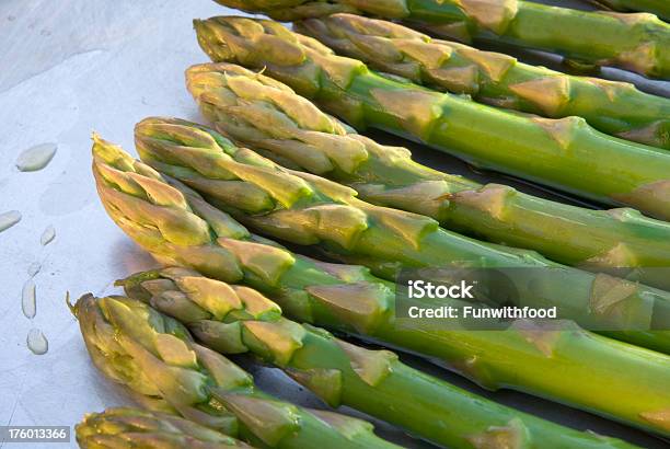 Foto de Aspargos Alimentação Saudável Cozido De Legumes Assados e mais fotos de stock de Acompanhamento