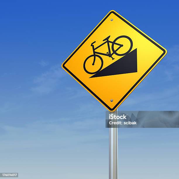 Велосипедная Спускжелтый Предупреждающий Дорожный Знак — стоковые фотографии и другие картинки Без людей