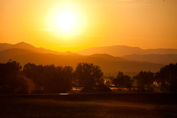 alba in montana - sunrise landscape bozeman montana foto e immagini stock