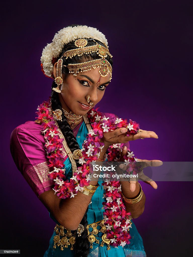 Индийский Танцор (11/15)-женщины - Стоковые фото Индийского происхождения роялти-фри