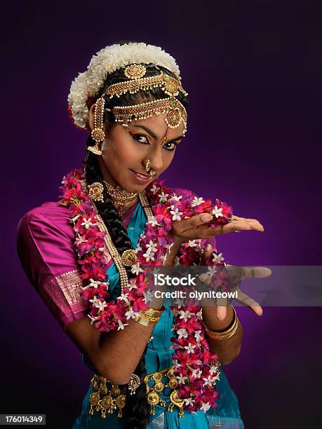 Индийский Танцор Женщины — стоковые фотографии и другие картинки Индийского происхождения - Индийского происхождения, Индия, Классический стиль