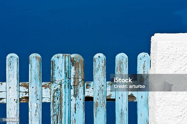 Porta In Legno Blu Turchese Delloceano - Fotografie stock e altre immagini di Bianco - Bianco, Blu, Cancello