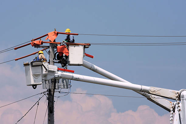 reparación de hidromasaje - maintenance engineer fuel and power generation cherry picker electricity fotografías e imágenes de stock