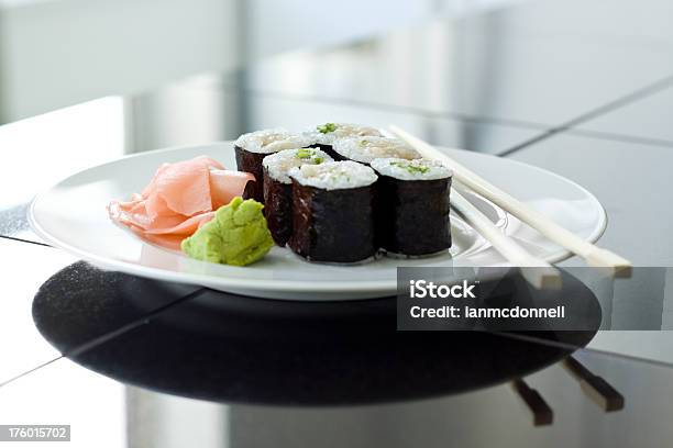 Foto de Sushi e mais fotos de stock de Alimentação Saudável - Alimentação Saudável, Almoço, Arroz - Alimento básico