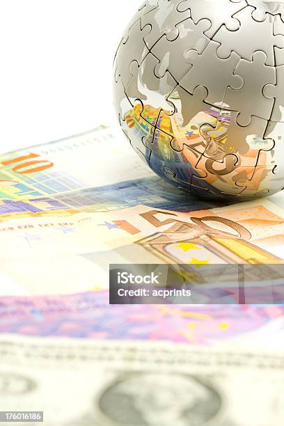 Economia Global - Fotografias de stock e mais imagens de Globo terrestre - Globo terrestre, Unidade Monetária, Planeta