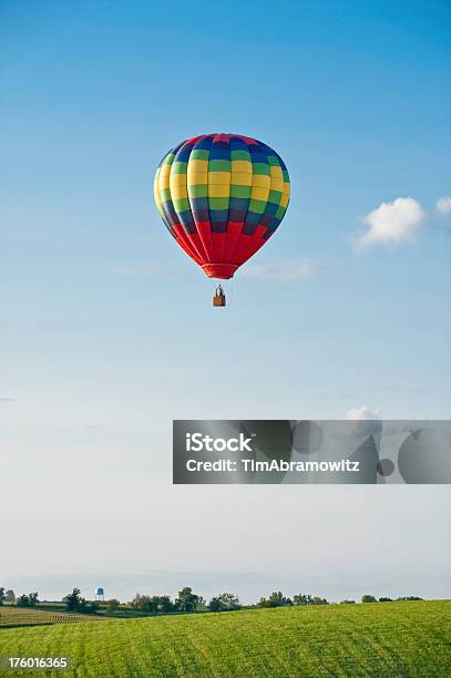 Hot Air Balloon Уединение — стоковые фотографии и другие картинки Воздушный шар - Воздушный шар, Ландшафт, Небо