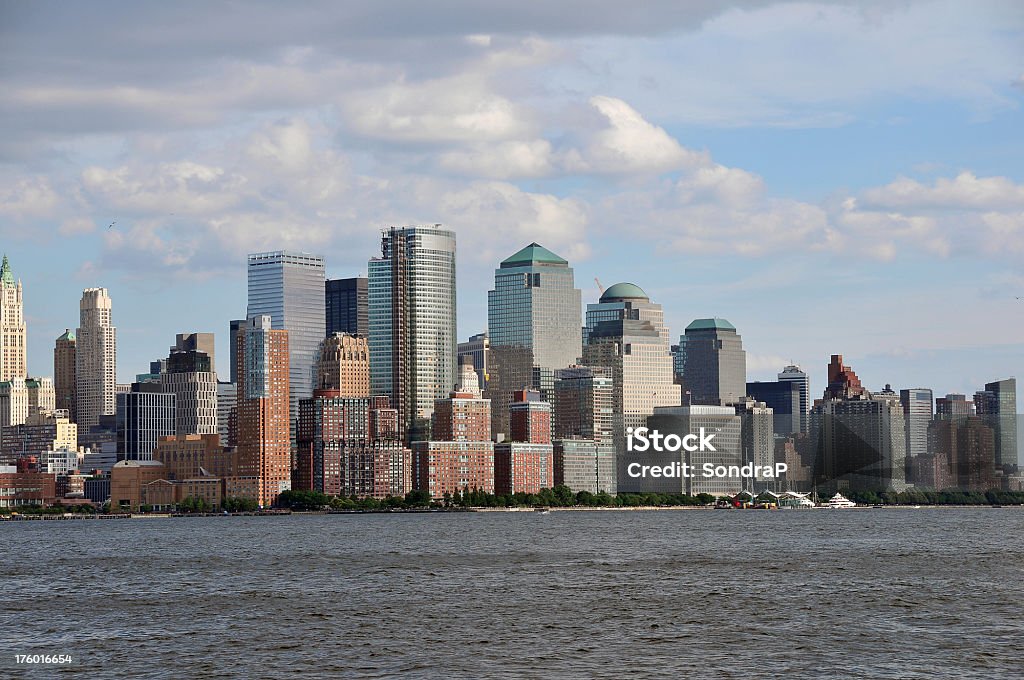 Lower Manhattan Porto - Foto de stock de Arranha-céu royalty-free