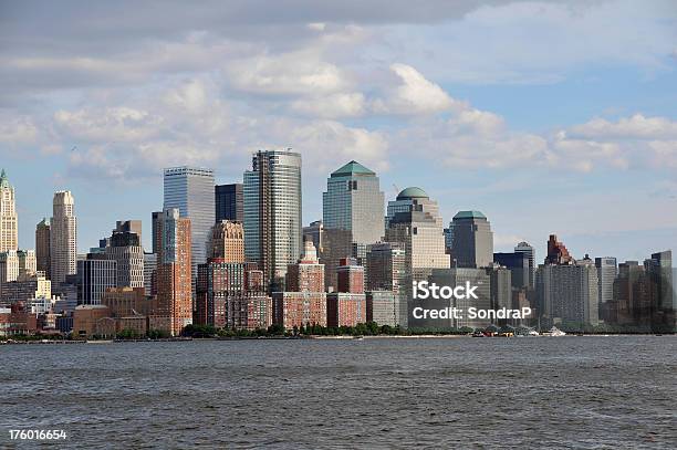 Foto de Lower Manhattan Porto e mais fotos de stock de Arranha-céu - Arranha-céu, Atlântico Central EUA, Azul
