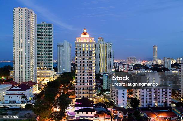 Isola Di Penang Georgetown Skyline Di Malaysia Crepuscolo Di Città - Fotografie stock e altre immagini di Stato di Penang