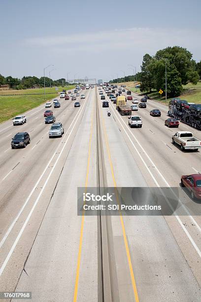 Traffico Pesante Su Autostrada - Fotografie stock e altre immagini di Affari - Affari, Affollato, Ambientazione esterna