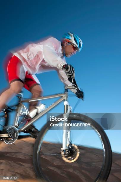 Bicicleta De Montaña Foto de stock y más banco de imágenes de Actividad - Actividad, Adulto, Andar en bicicleta