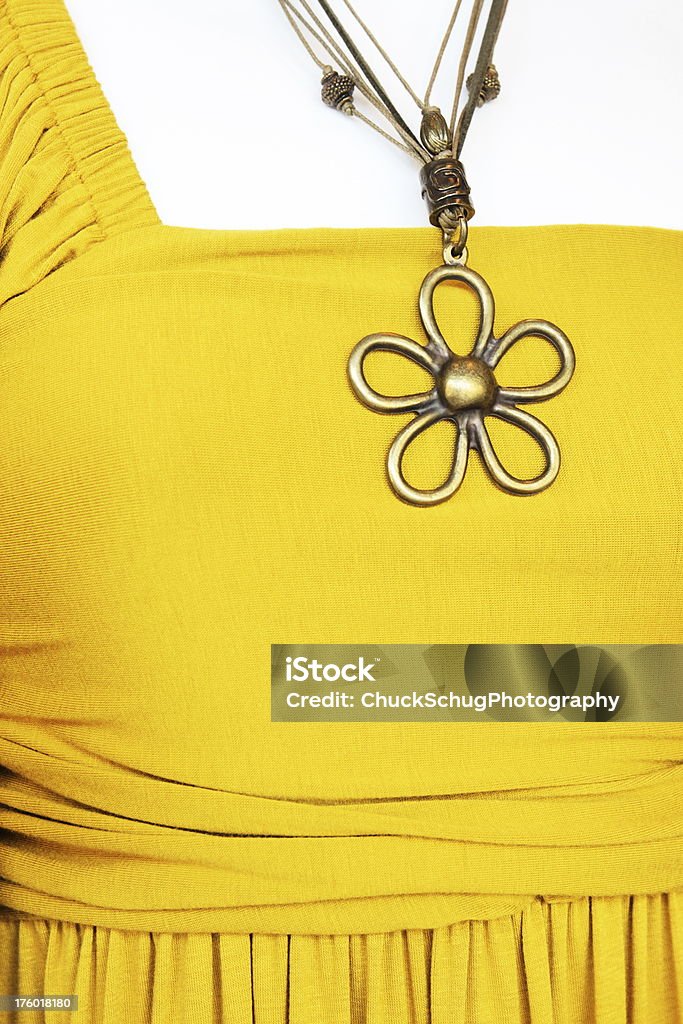 Vestido de moda en joyería collar con colgantes - Foto de stock de Adicto a las compras libre de derechos