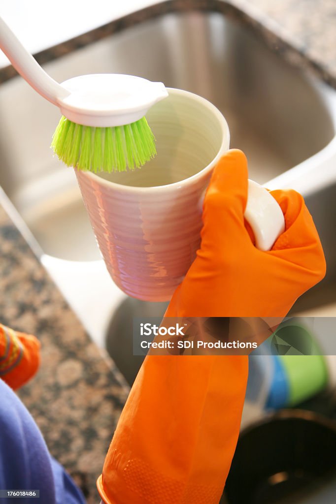 Используется щетки чистить и чашкой кофе - Стоковые фото В помещении роялти-фри