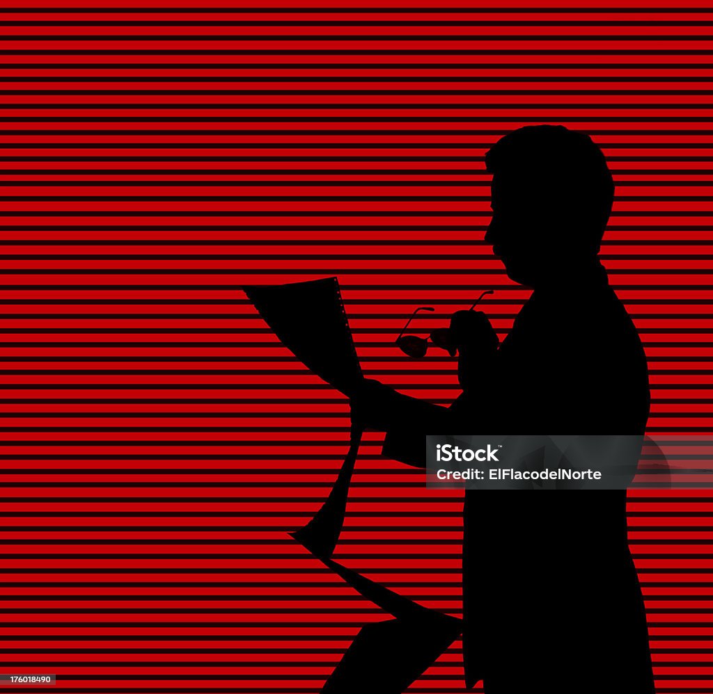 Деловой человек, читающий компьютер Распечатка - Стоковые фото Бизнес роялти-фри