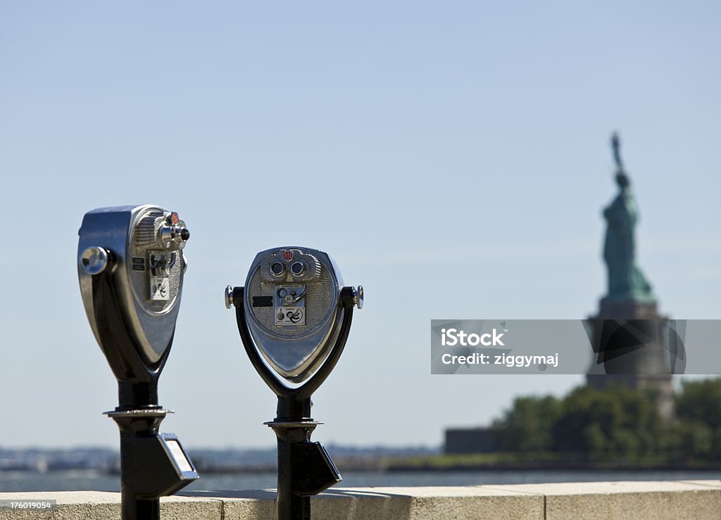 Statua della libertà e di telescopi turistiche - Foto stock royalty-free di 4 Luglio