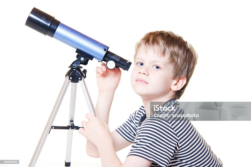 Kind, die mit Teleskop Sternen kleine Jungen - Lizenzfrei Blick in die Kamera Stock-Foto