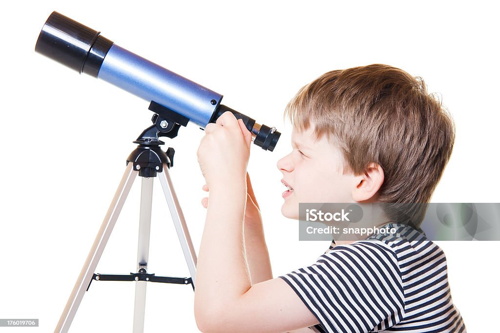 Niño mirando a telescópica Star contempla Little Boy - Foto de stock de Aislado libre de derechos