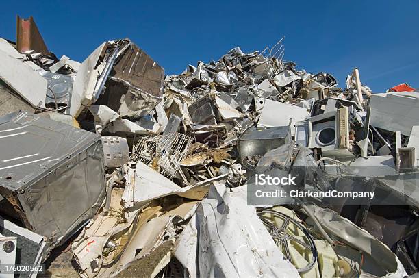 Scrapyard Starych Gospodarstwa Domowego - zdjęcia stockowe i więcej obrazów Wysypisko odpadów - Wysypisko odpadów, Kuchenka, Urządzenie
