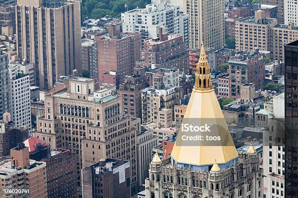 Foto de Golden Spire No Topo De Um Arranhacéu Xxxl e mais fotos de stock de Apartamento - Apartamento, Arranha-céu, Baixo Manhattan