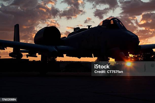 Moderne Militärflugzeug Stockfoto und mehr Bilder von Abenddämmerung - Abenddämmerung, Bomber, Dunkel
