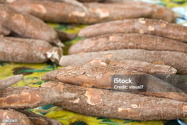 Foto de Mandioca e mais fotos de stock de Alimentação Saudável - Alimentação Saudável, Amontoamento, Casca de fruta