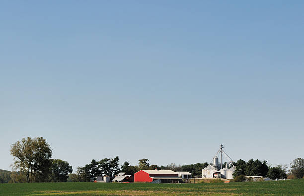 istock Indiana Farm Barn and Silo in Autumn 176021708