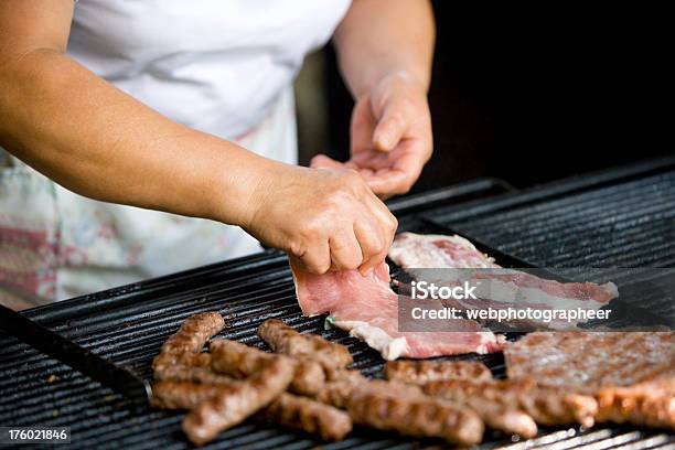 Grillen Fleisch Stockfoto und mehr Bilder von Aktivitäten und Sport - Aktivitäten und Sport, Arbeiten, Berufliche Beschäftigung