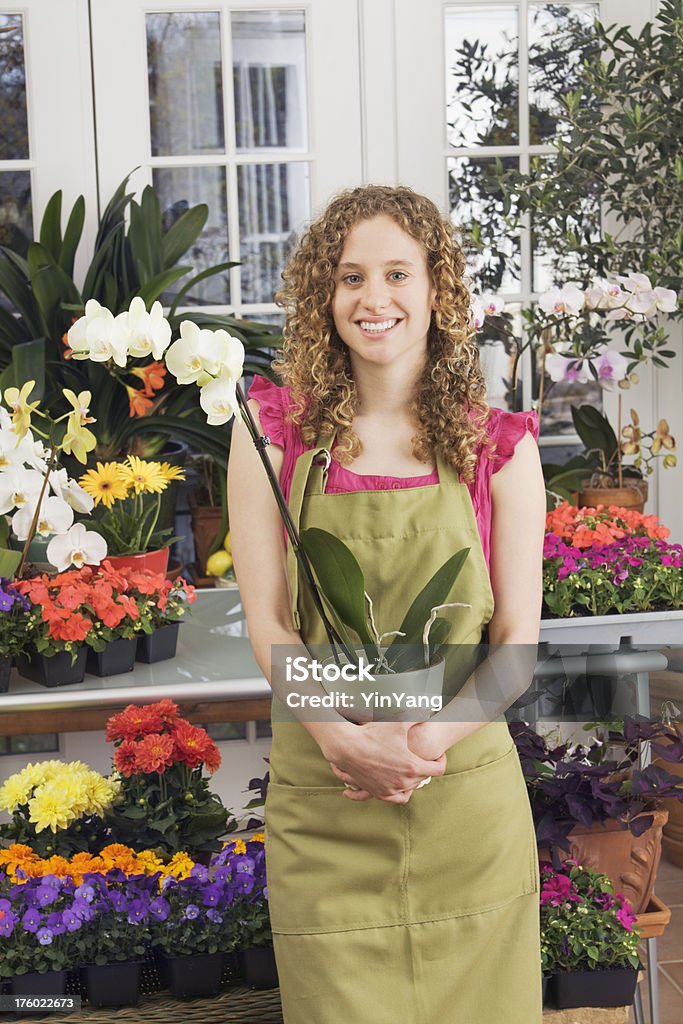 Florista em floricultura-pequena empresa Vt - Foto de stock de 20 Anos royalty-free