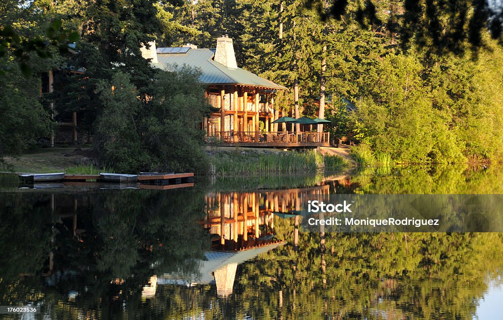 Lodge na jezioro - Zbiór zdjęć royalty-free (Bez ludzi)