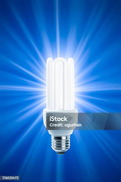 Glühbirne Stockfoto und mehr Bilder von Beleuchtet - Beleuchtet, Blauer Hintergrund, Effektivität
