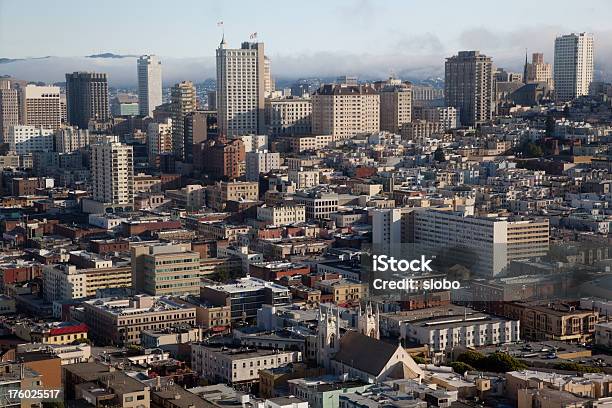 Horizonte De San Francisco Foto de stock y más banco de imágenes de Aire libre - Aire libre, Arquitectura, Arquitectura exterior