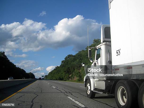 Ground Freight Shipping Camion Sulla Strada - Fotografie stock e altre immagini di Rhode Island - Rhode Island, TIR, Affari