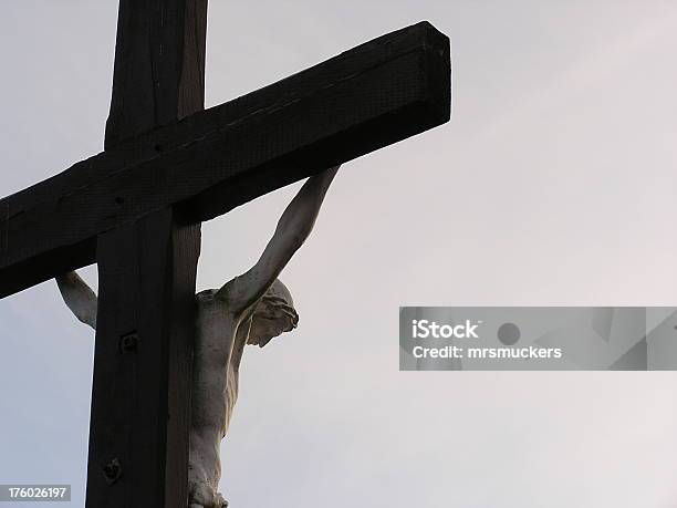 Foto de Christ No Cross e mais fotos de stock de Conceito - Conceito, Cristianismo, Cruz - Objeto religioso