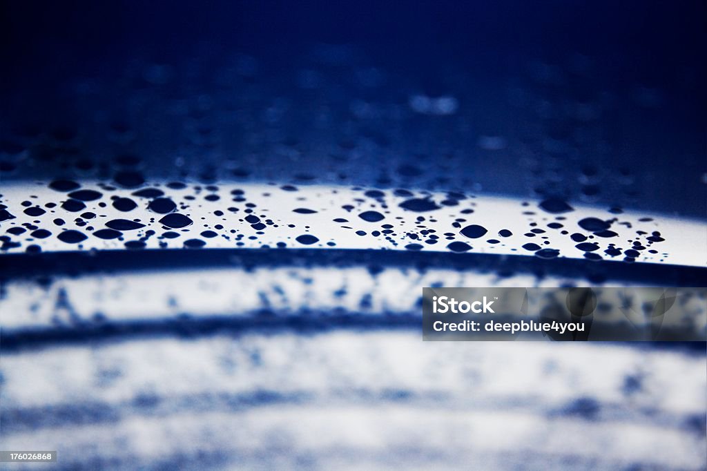 Le gocce d'acqua su blu - Foto stock royalty-free di Acqua