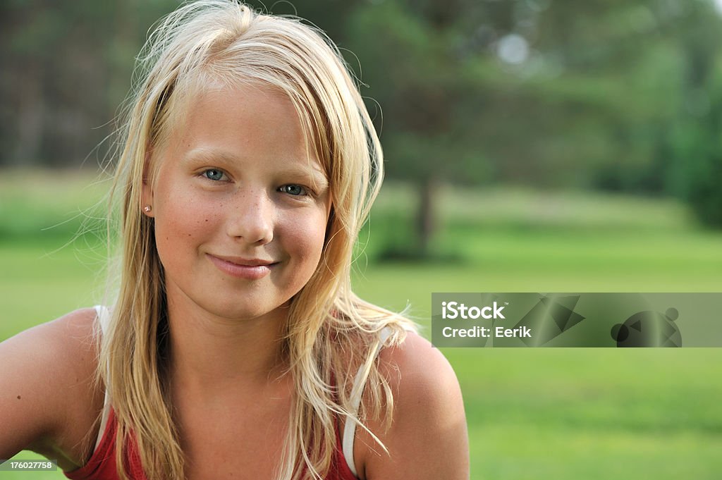 Adolescente sonriente - Foto de stock de 14-15 años libre de derechos