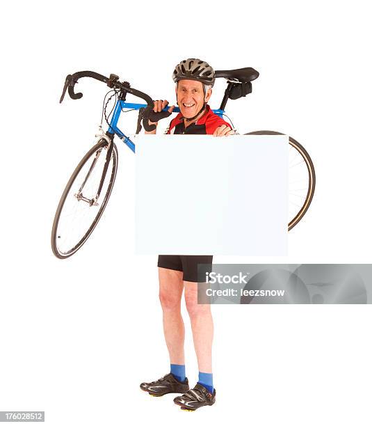 Senior Radfahrer Holding Blank Sign Stockfoto und mehr Bilder von Alter Erwachsener - Alter Erwachsener, Fahrrad, Radfahren