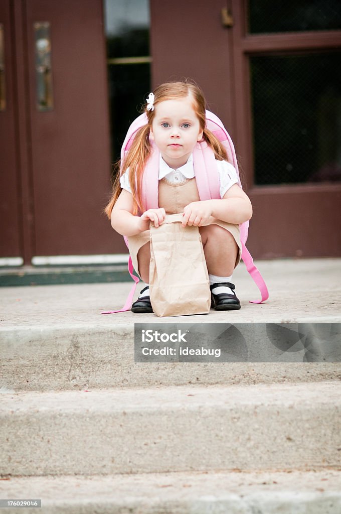 Vorschulalter Mädchen-Student mit Lunchpaket - Lizenzfrei Bildung Stock-Foto