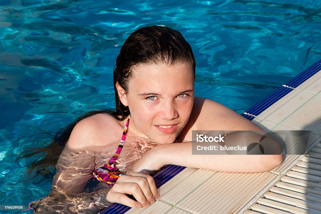여자아이 수영장 - 로열티 프리 14-15 살 스톡 사진