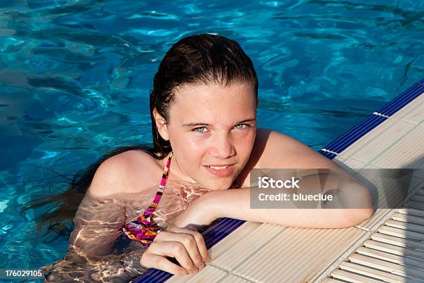 Menina Na Piscina - Fotografias de stock e mais imagens de 14-15 Anos - 14-15 Anos, Adolescente, Adolescência